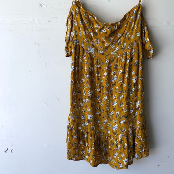 Mossimo Supply Co. Tops - Yellow floral off the shoulder  tunic